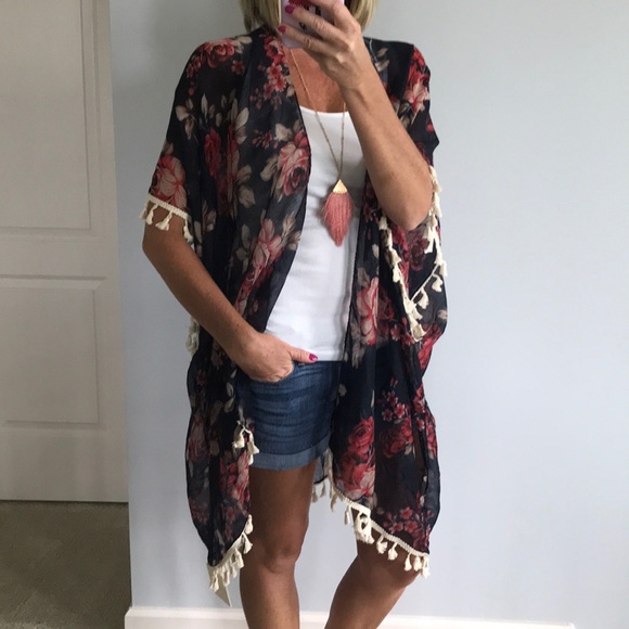 Accessories - ❤️1 LEFT❤️Floral Print Kimono